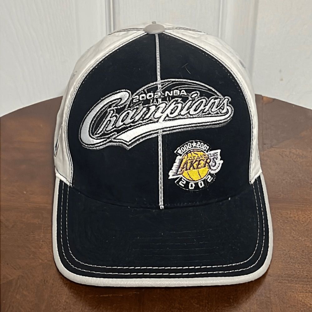 Vintage 2002 NBA CHAMPIONS LOS ANGELES LAKERS Reebok Fitted Hat L/XL - EUC